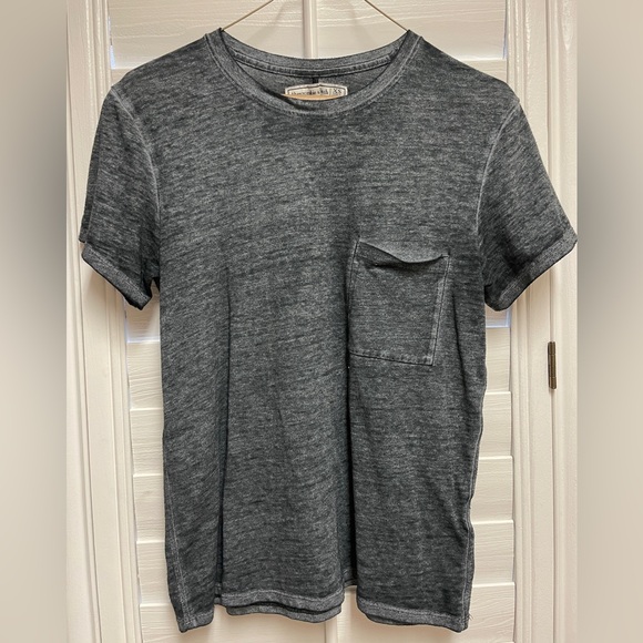 Abercrombie Essentials Black/Gray Tee with Pocket - Size XS - Picture 1 of 3